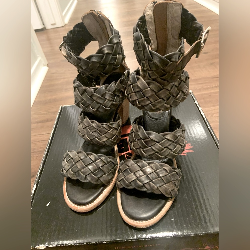Freebird Beautiful Sandals Size 9 Worn Twice